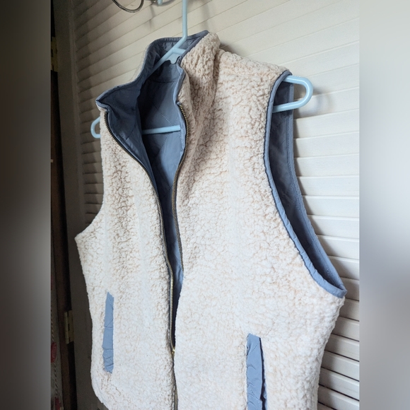 Reversible Sherpa Vest - Baby Blue Light Blush size M/S - Picture 10 of 12